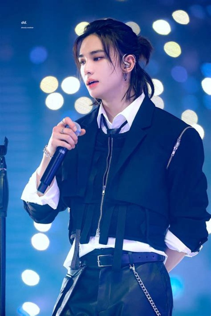 hyunjin pics on Twitter Boy photography poses, Kim woo jin, Stray