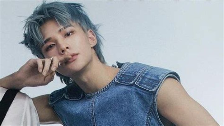 hyunjin pics on Twitter Cabelo curto com franja, Moda de rua japonesa