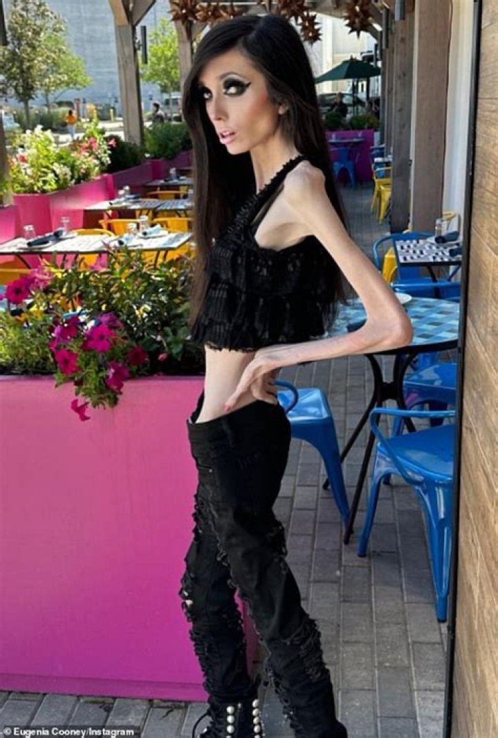I look flatchested from the front but people see my secret &lsquo;sass