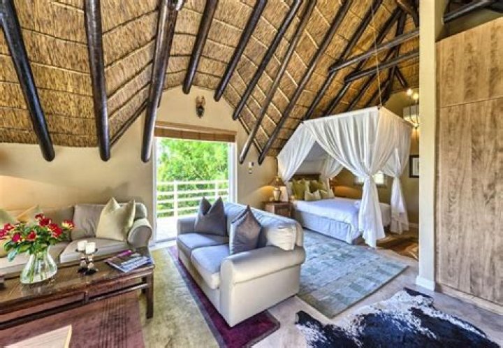 IKHAYA SAFARI LODGE CAPE TOWN BOOK EARLY & SAVE ON YOUR STAY IN CAPE TOWN