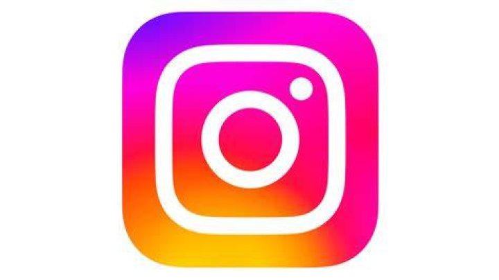 Instagram l'&eacute;norme bague de fian&ccedil;ailles de Kourtney Kardashian