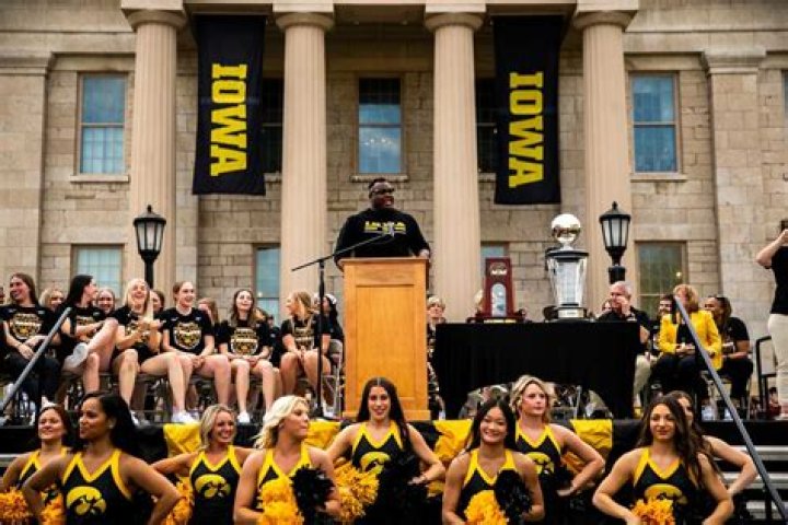 Iowa Women's Basketball Nabs 2 Seed Sports Illustrated Iowa Hawkeyes