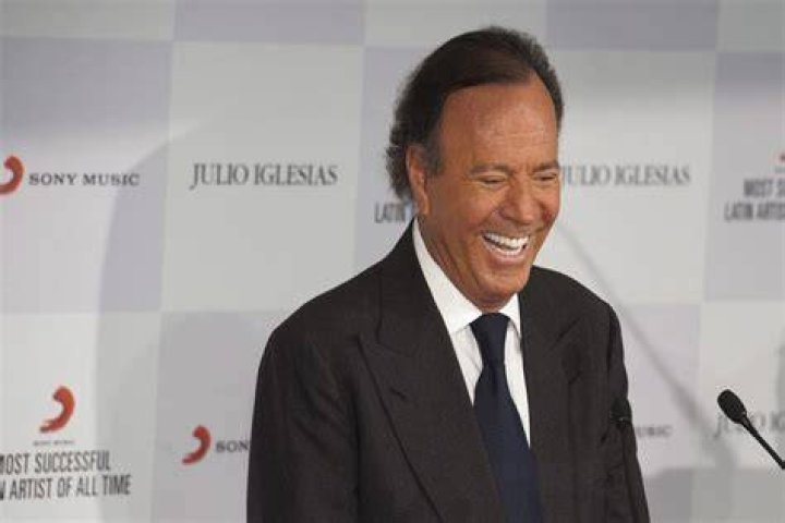 &iquest;Qu&eacute; opina Julio Iglesias de sus 'memes'?