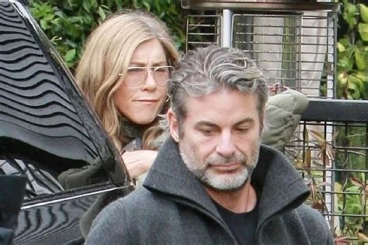 Jennifer Aniston supports 'Friends' costar David Schwimmer in