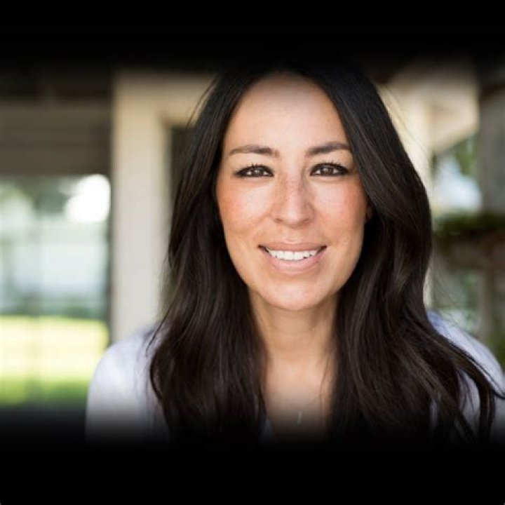Joanna Gaines Age, Birthday, Biography, Family, Children & Facts