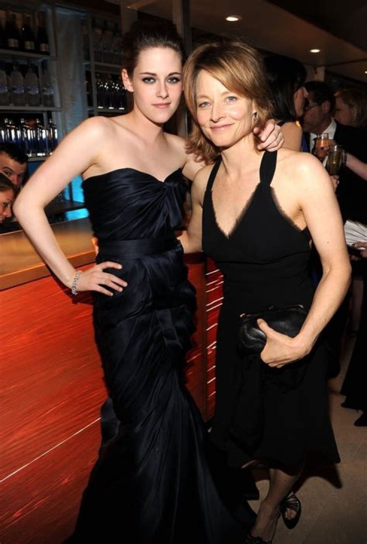 Jodie Foster cosies up to wife of two years Alexandra Hedison as she