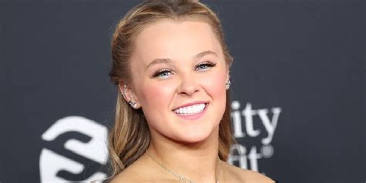 JoJo Siwa confirms she's dating Avery Cyrus