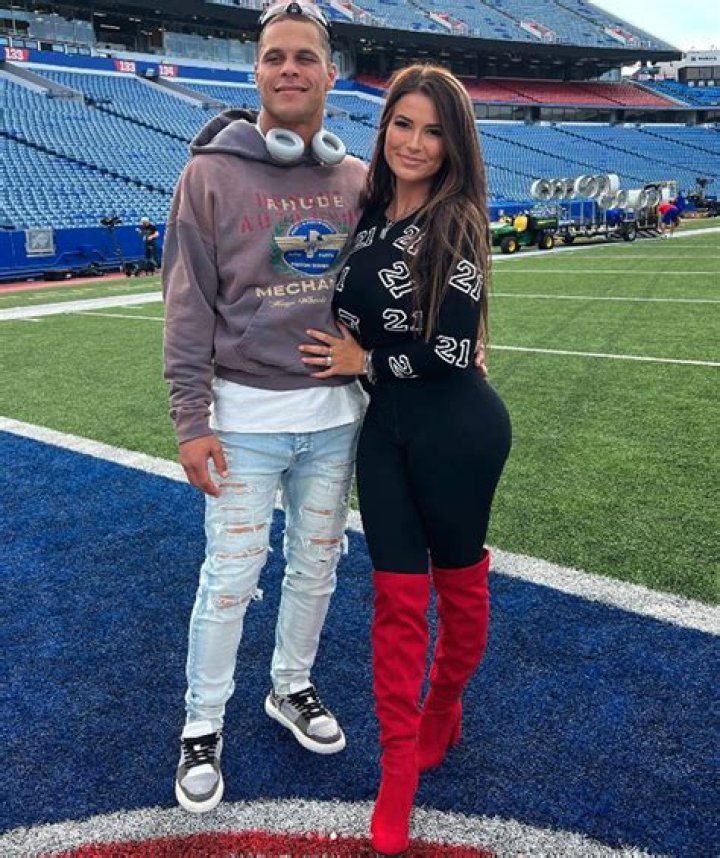 Jordan Poyer&rsquo;s wife, Rachel Bush, parties in London before Bills game