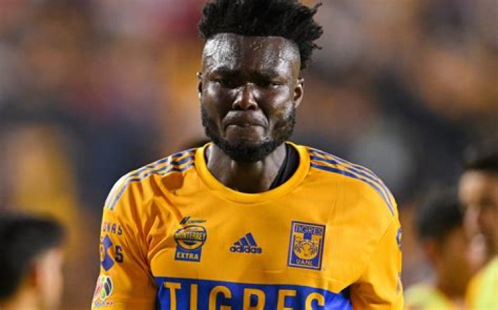 Jordy Caicedo, scores the first goal with Tigres, they expel him and he