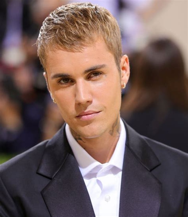 Justin Bieber a dépensé une fortune pour la bague de fiançailles d