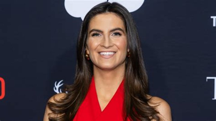 Kaitlan Collins, News Anchor, Anchors, Journalist, Cnn, Master Bathroom