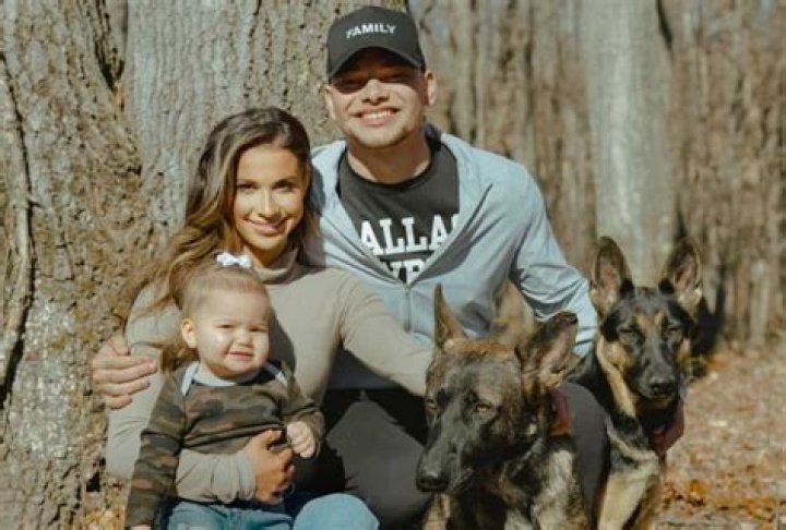 Kane Brown Shares Adorable New Family Photo Country Now
