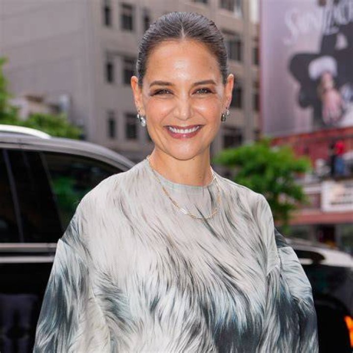 Katie Holmes New Eye Makeup, New Bangs Haircut Glamour
