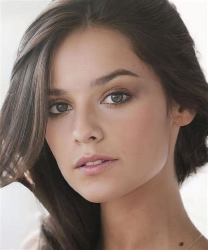 Katy Louise Saunders là ai? Tiểu sử bạn gái tin đồn của Song Joong Ki