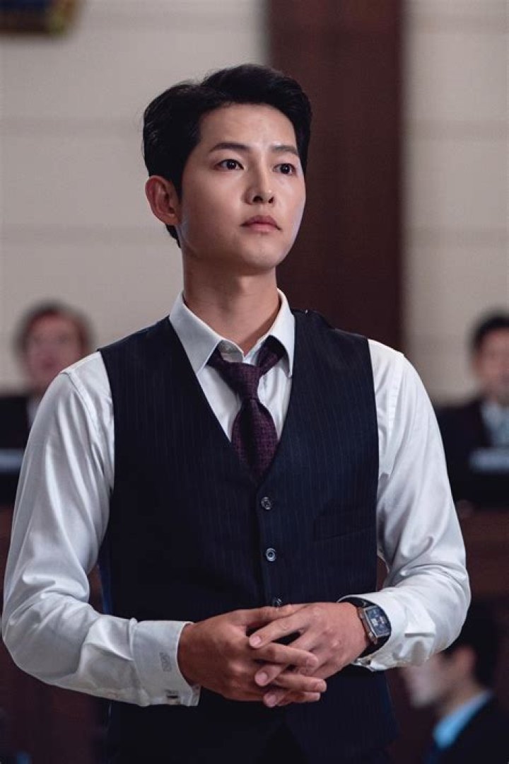 Korean star Song Joongki announces marriage to Katy Louise Saunders
