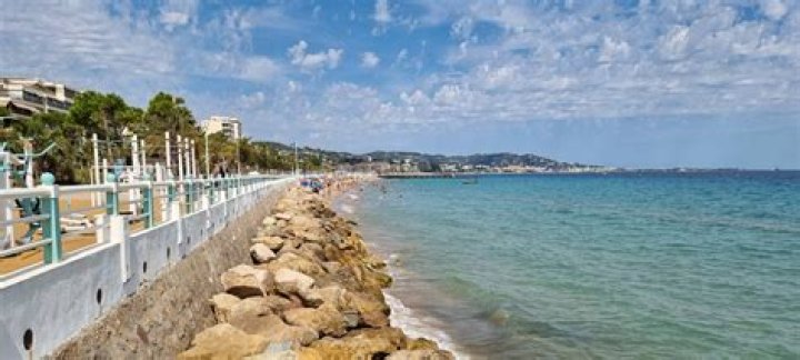 La Gu&eacute;rite Cannes &bull; Plage Priv&eacute;e des Iles de L&eacute;rins