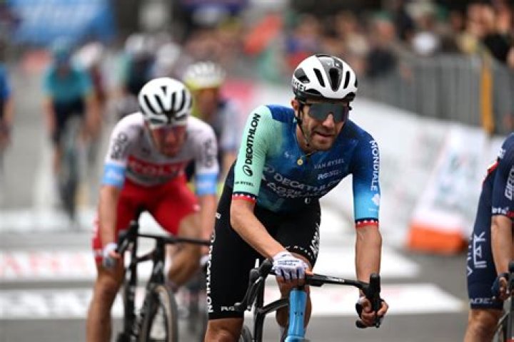 Larry Warbasse y su b&uacute;squeda de caza esc&eacute;nica en el Giro de Italia