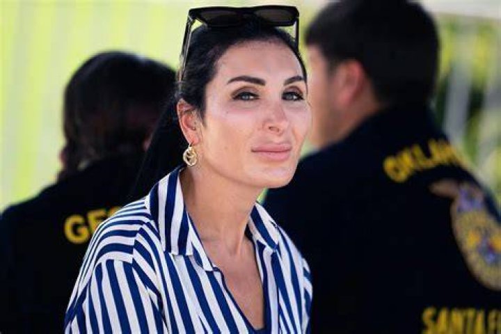 Laura Loomer PennePhemelo