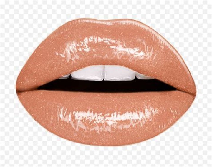 Laura Mellado x LiveGlam KissMe Collaboration