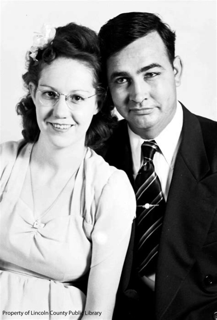 Leo Terrell 1 A married couple had their photo taken sepa… Flickr