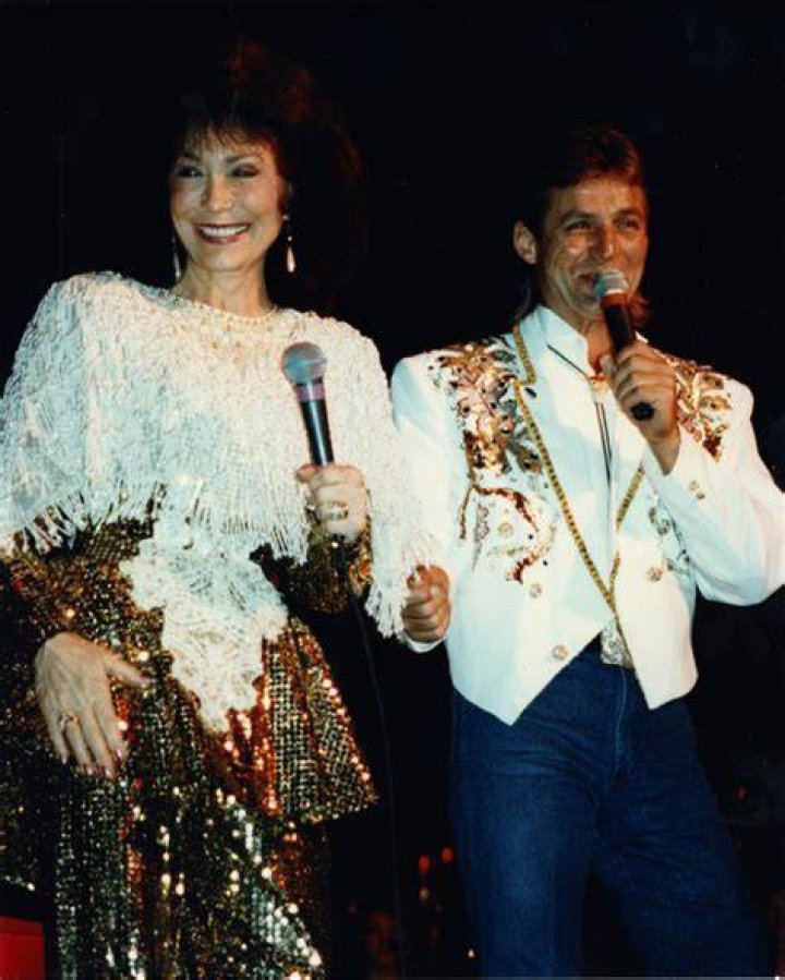 Loretta Lynn Biographical Timeline American Masters PBS IWOFR