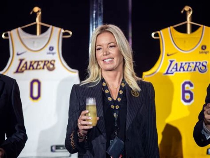 Los Angeles Lakers President Jeanie Buss Is Engaged to Comedian Jay Mohr