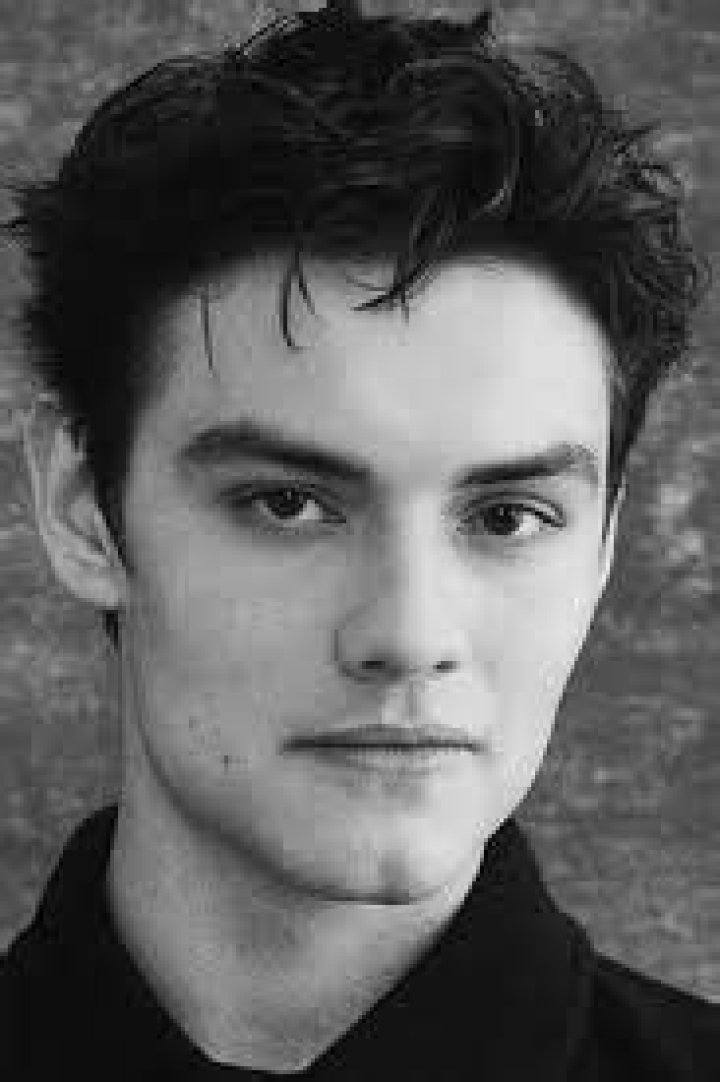 Louis Partridge The Rising Star's Bio, Net Worth 2023, Age & Height