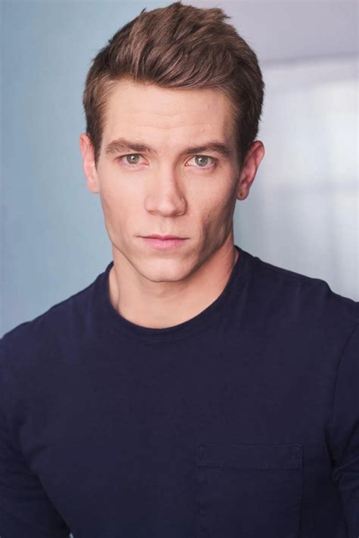 Lucas Zwirner Wiki, Age, Height, Sienna Miller's Boyfriend
