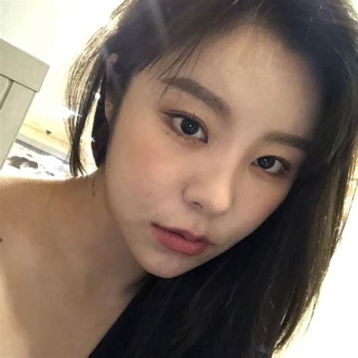 Mamamoo Instagram update with Wheein (200604) r/mamamoo