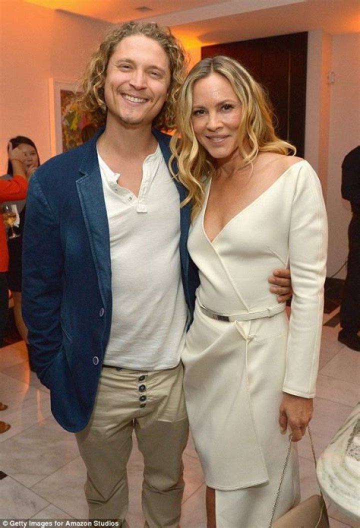 Maria Bello flashes gold ring on wedding finger that may be from beau