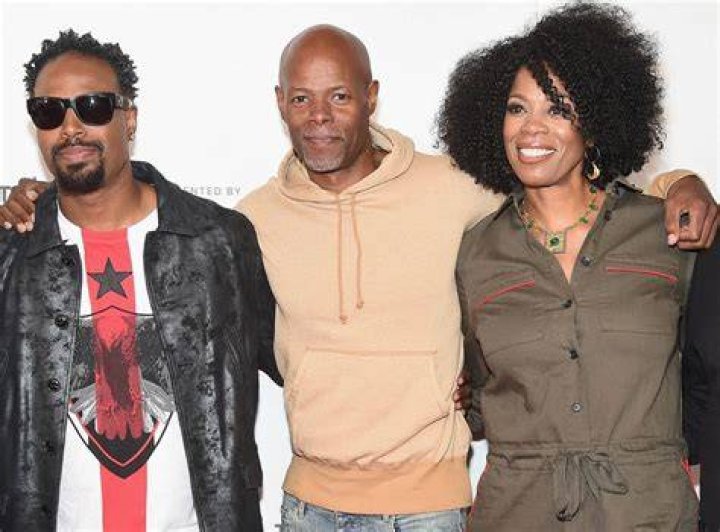 Marlon Wayans weight, height and age. Body measurements!