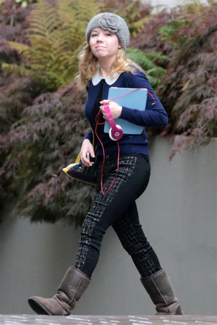 McCurdy Street Style Out in Los Angeles 4/23/2016 • CelebMafia