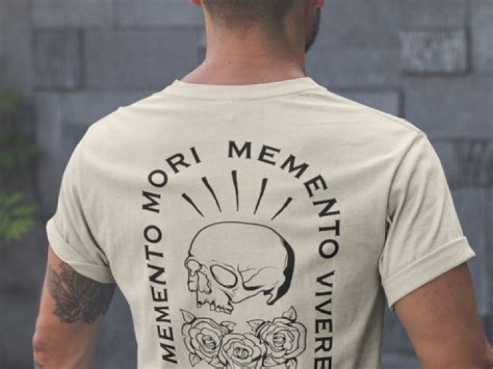 Memento Mori Memento Vivere Skull Design Stoic Memento Mori TShirt
