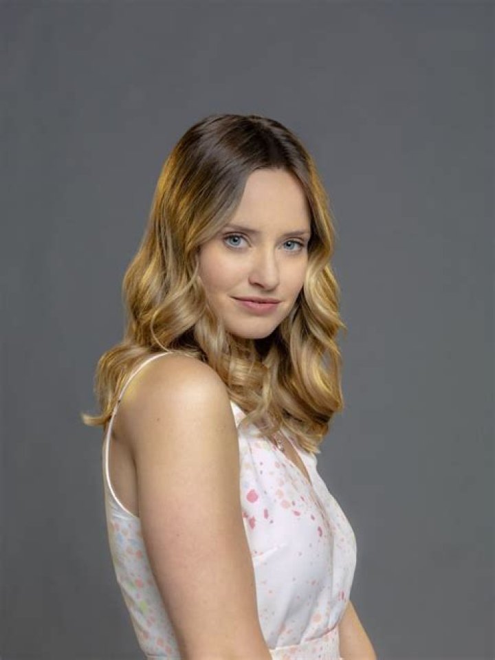 Merritt Patterson as Amy on Wedding March 4 Something Old, Something
