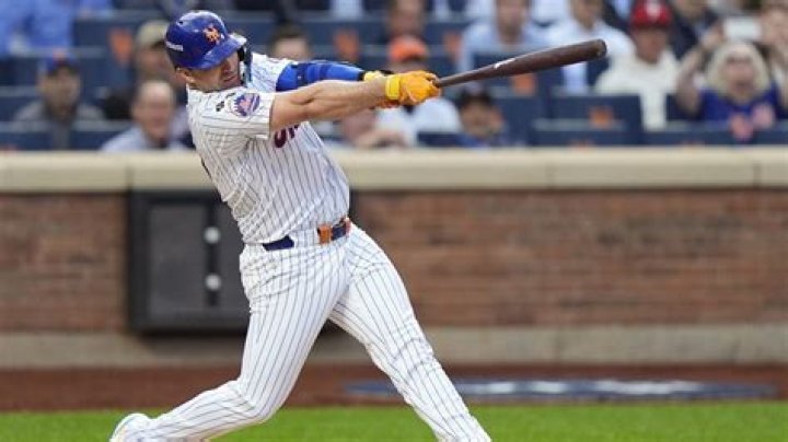 Mets&rsquo; Pete Alonso Breaks Rookie HomeRun Record The New York Times