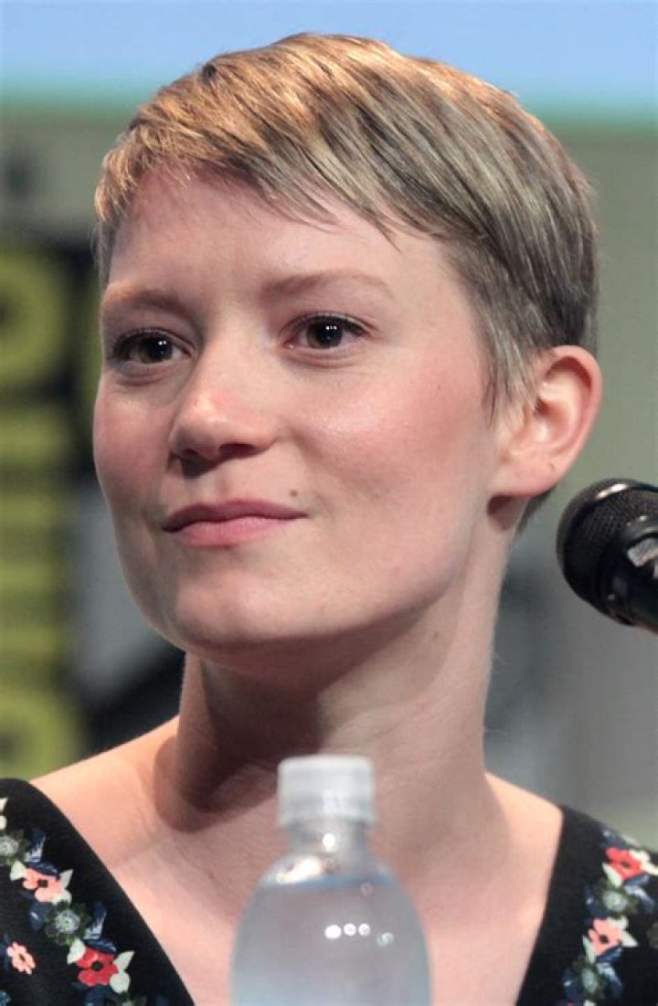 Mia Wasikowska Age, Height, Net Worth, Boyfriend, Dating, Body Facts