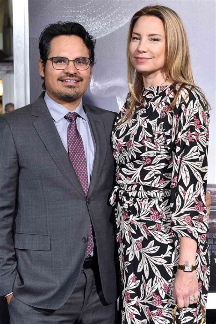 Michael pena and family hires stock photography and images Alamy