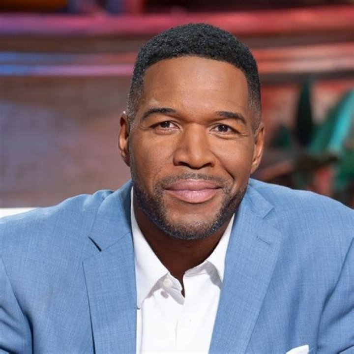 Michael Strahan's Daughter Sophia Poses in Matching Yellow CropTop and