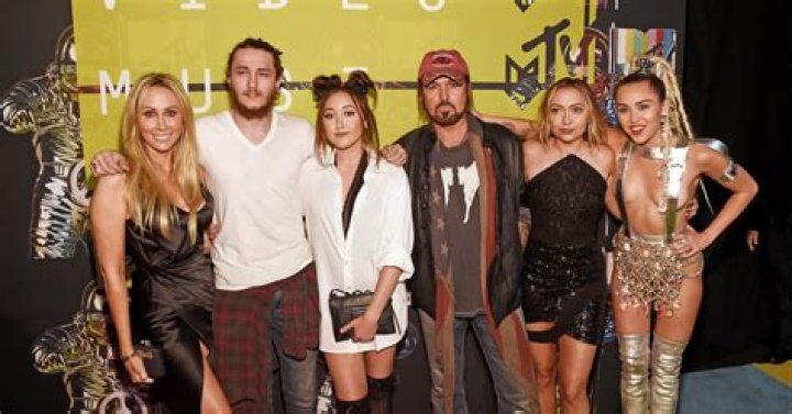 Miley Cyrus&rsquo; Family Controversies Over the Years Divorces