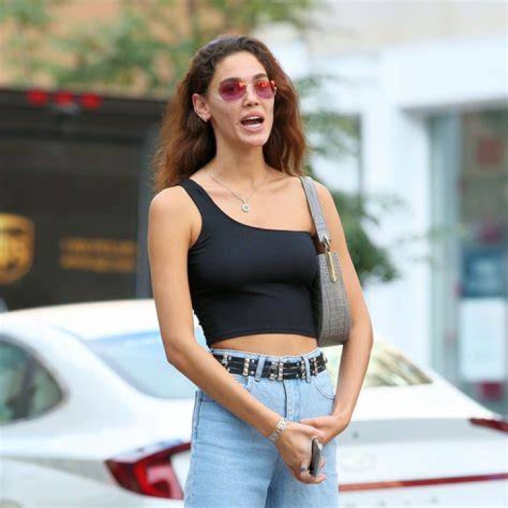 NATALIE KUCKENBURG Out for Lunch in New York 09/03/2021 HawtCelebs