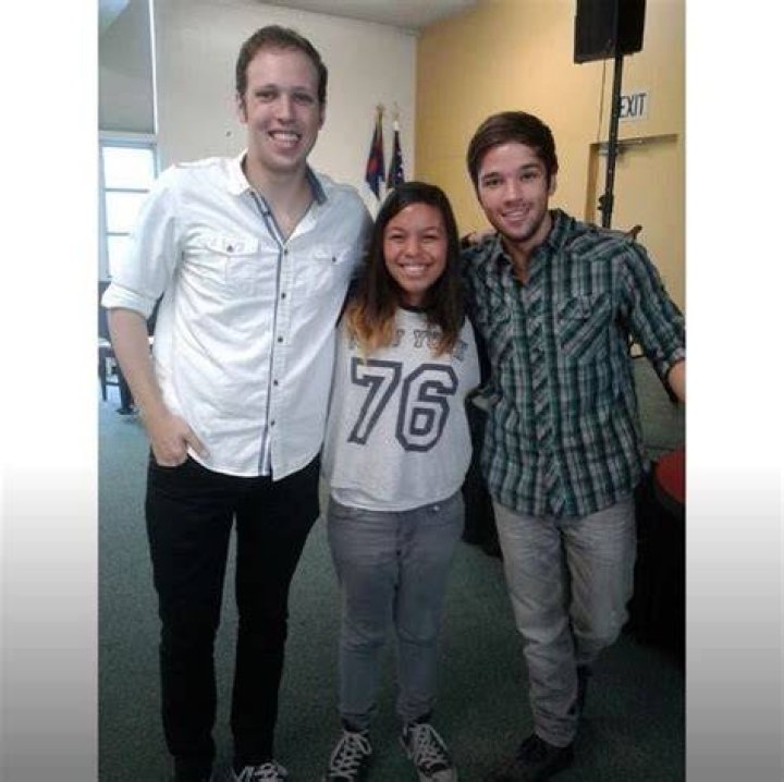 Nathan Kress, his brother, and a fan Nathan kress, Cute actors, Men