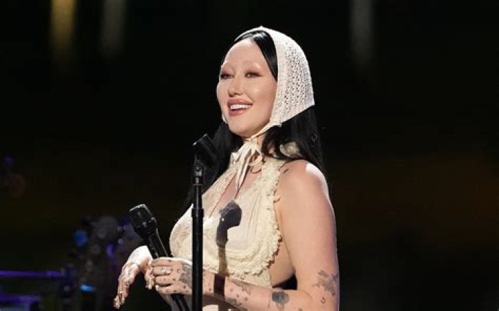 Noah Cyrus Gets Romantic in Crochet for 'American Idol'