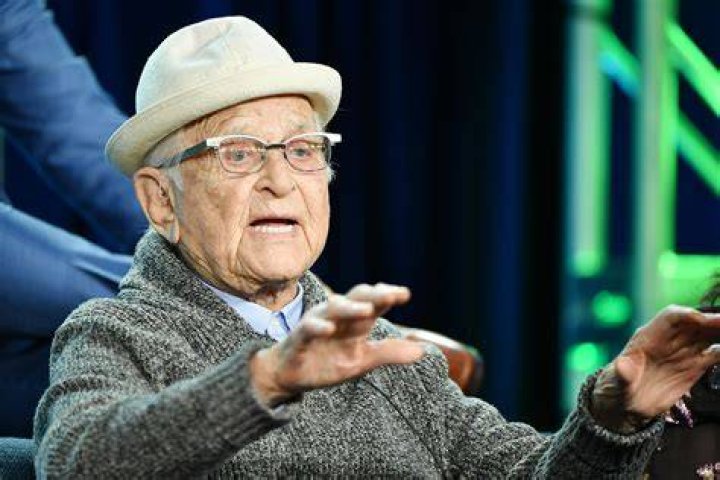 Norman Lear, Whose Comedies Changed the Face of TV, Is Dead at 101
