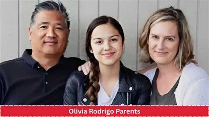 Olivia Rodrigo&rsquo;s Parents Everything to Know About Her Mom & Dad