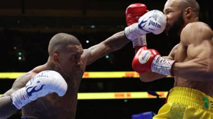 Oscar Duarte Scores Two Knockdowns, Stops Alex Martin In 8th Round