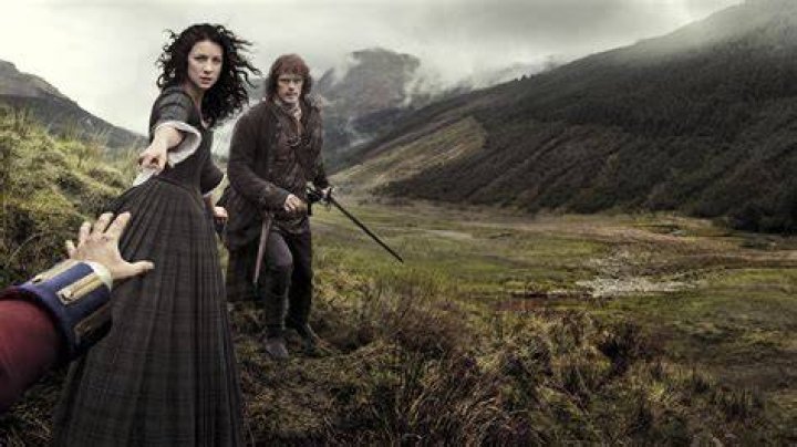 Outlander's Sam Heughan Dating Twin Peaks Actress Amy Shiels, According