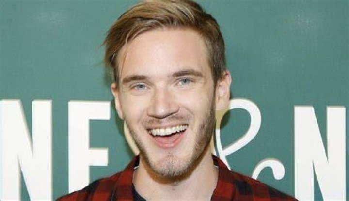 PewDiePie Bio, Net Worth, Girlfriend, Salary, Wife, Married, Real Name