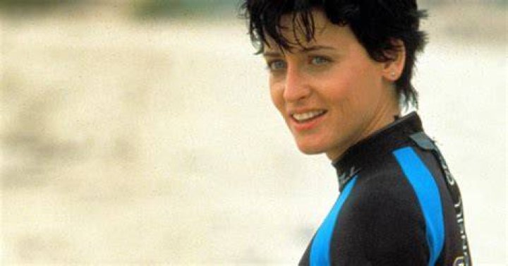 Point Break que devient la jolie brune, Lori Petty ? Vous n'allez pas