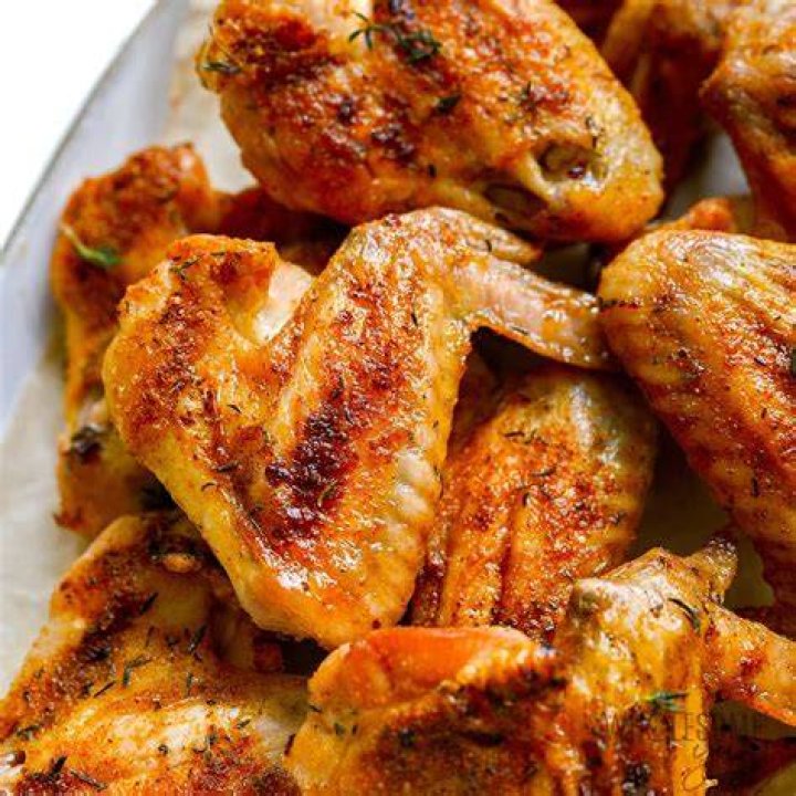 Put the ‘W’ in wings with new flavors and dips from WingStreet by Pizza