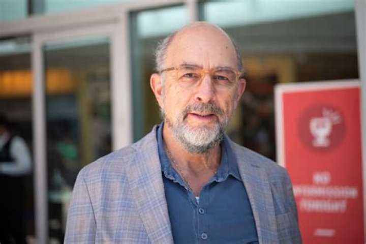 Richard Schiff Says He's Been 'Taken Off Oxygen' amid Hospitalization